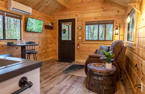 Allegheny Mountains House | Cozy Log Cabin with a Hot Tub near Seneca Rocks, West Virginia - Perfect for a Romantic Glamping Getaway to the Mountains