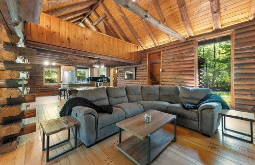 Boiceville Cabin | Cozy Log Cabin with Firepit & Prime Catskills Location