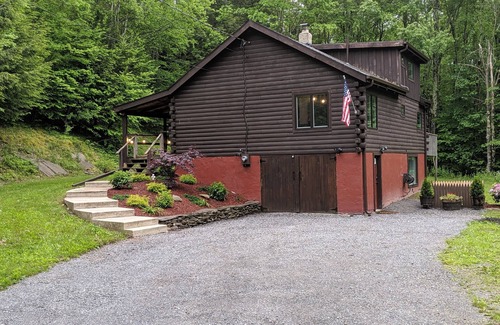 Denver Cabin | Cozy Log Home Retreat in the Catskills – Perfect for Families & Friends