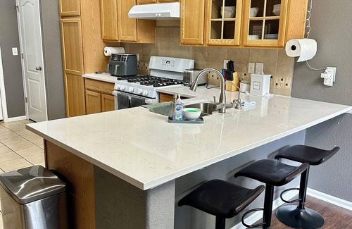 Commerce City House | Cozy, Long-term, Fully Furnished Home only 15mins from DIA and Gaylord Rockies