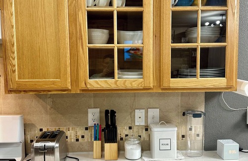 Commerce City House | Cozy, Long-term, Fully Furnished Home only 15mins from DIA and Gaylord Rockies