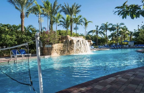 Weston Condo | Cozy Luxury 1-bedroom condo in welcoming Weston with AC, Wifi, fitness room