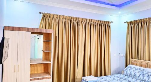 Asylum Down Apartment | Cozy Luxury Hideouts in North Ridge, 10 mins from the Airport & Tang Palace, 5 mins from Alisa Hotel, Kempinski & Movenpick, close to Supermarkets & Tourist Attractions
