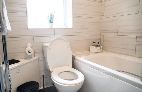Clayton House | Cozy Manchester Retreat With 2 Bedrooms