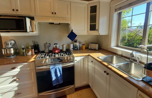 Courtenay House | Cozy MCM home 25minutes to Mt Washington and 6minutes to the Cumberland Forest.