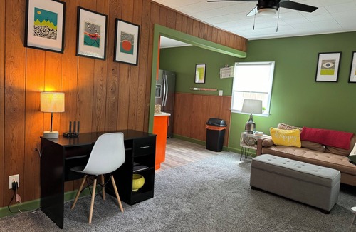 Chillicothe Cottage | Cozy mid-century cottage