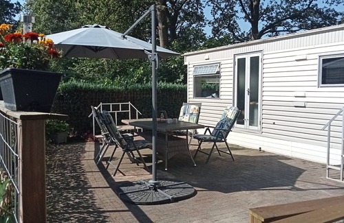 Schoonloo House | Cozy, mobile home Banjer at camping de Tien Heugten in Schoonloo