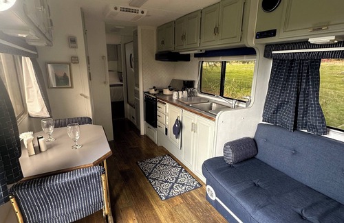 Benton City House | Cozy mobile home on the river in Benton City with WiFi and AC