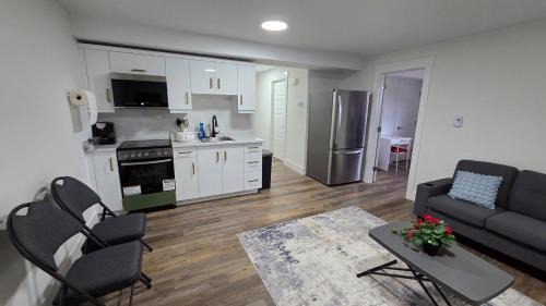 Riverview Apartment | Cozy Modern Basement Suite in Riverview