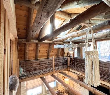 Ashland House | Cozy, Modern Cabin Retreat 8 min to Windham mtn