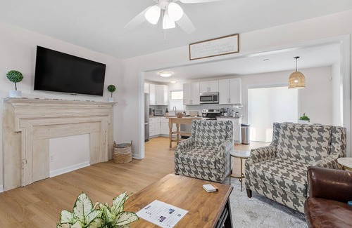 Wake Forest House | Cozy Modern Ranch | King Bed Gig WiFi Firepit – Easy Check In/out -Prof Mgnt