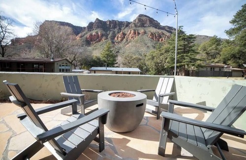 Sedona House | Cozy modern Sedona Cottage! With Hot Tub!