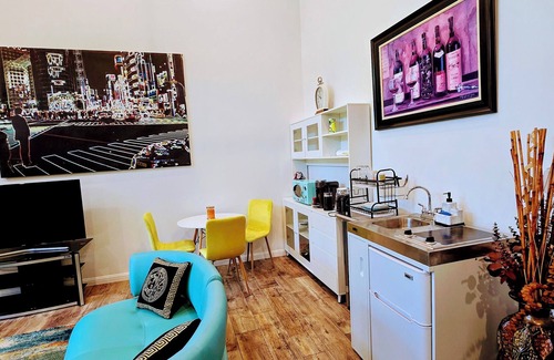 Reseda Apartment | Cozy Modern Space with Pool