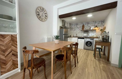 Villanua Apartment | Cozy Mountain Apartment in Central Villanúa – Sleeps 4, Fully Renovated