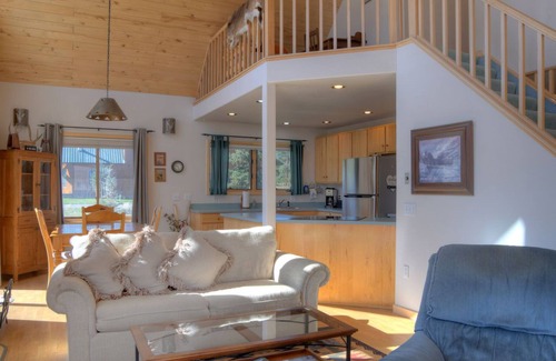 South Fork Cabin | Cozy Mountain Cabin - Outdoor Firepit - Near Wolf Creek Ski Area