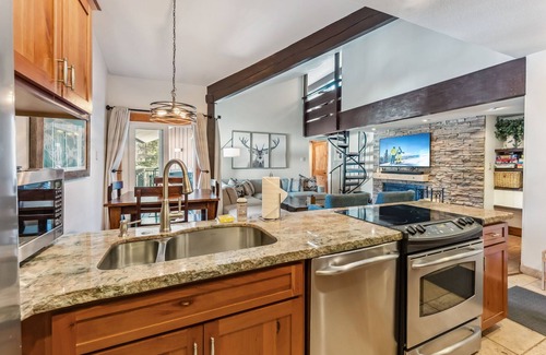 Keystone Condo | Cozy Mountain Condo Minutes from Keystone Resort with Pool & Hot Tub