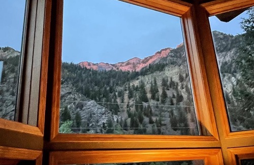 Ouray House | Cozy Mountain Escape 2-Bedroom Townhome in Beautiful Ouray