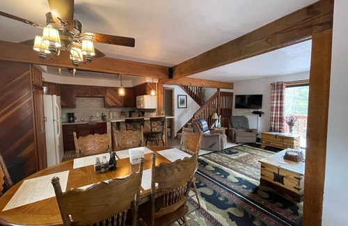 Saint Mary's Cabin | Cozy Mountain Retreat