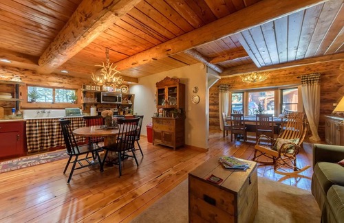 Eureka Cabin | Cozy Mountain Retreat at the entrance of Montana's Ten Lakes Scenic Area