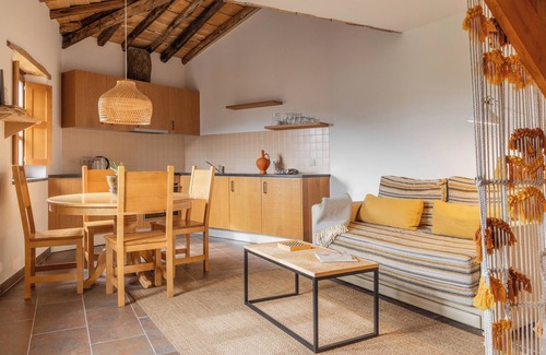 Lousa House | Cozy mountain retreat for two