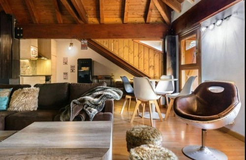 Jaca Apartment | Cozy Mountain-Style Apartment with Fireplace, 15 mins from Jaca