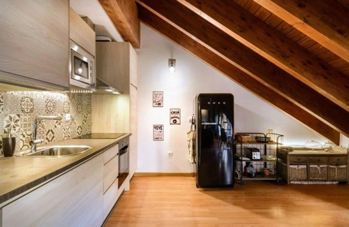 Jaca Apartment | Cozy Mountain-Style Apartment with Fireplace, 15 mins from Jaca