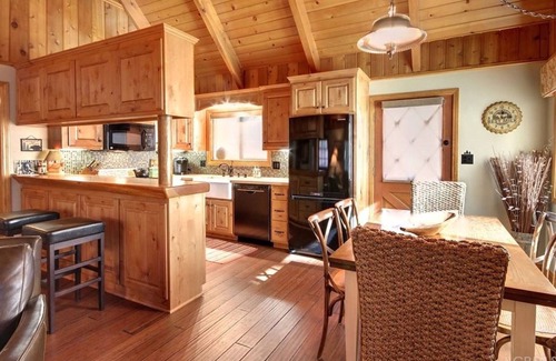 Big Bear Lake House | Cozy Mountain Vintage Luxury Cabin