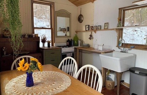Monkton Apartment | Cozy mountain yurt on an organic farm