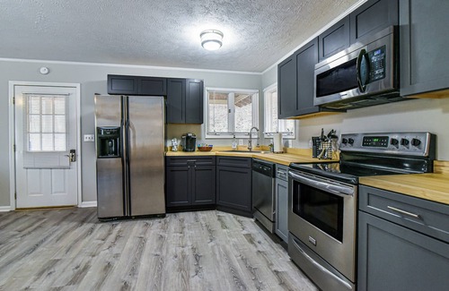 Skyland Apartment | Cozy Mtn. Getaway in South Asheville