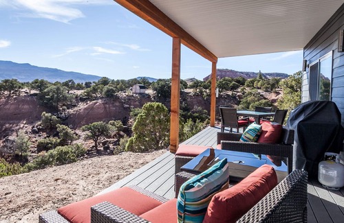Torrey House | Cozy, New Home with Breathtaking Views/Over 375- 5 star reviews on multi sites