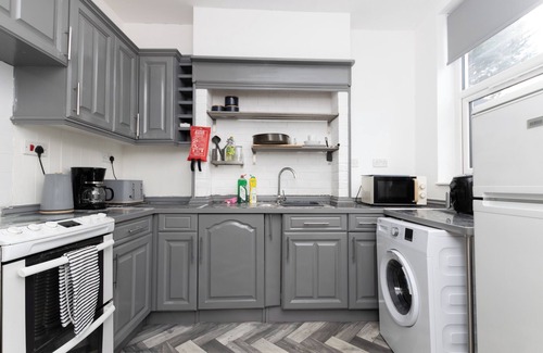 Nottingham House | Cozy Nottingham Retreat Entire Home With 4 Bedroom