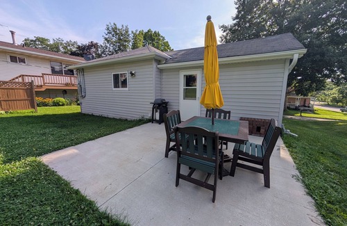 Fillmore County House | Cozy Oak Street Cottage