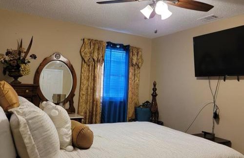 Garden City Hotel | Cozy Oak Street luxury stay