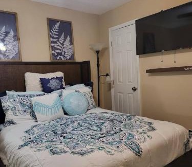 Garden City Hotel | Cozy Oak Street luxury stay