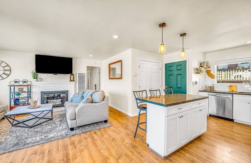 Del Rey Oaks House | Cozy Oaks - A Coastal Getaway With Idyllic Scenery!