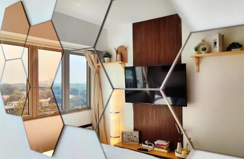 Matandang Balara Apartment | Cozy Oasis, Mountain + Skyline View, Free Pool