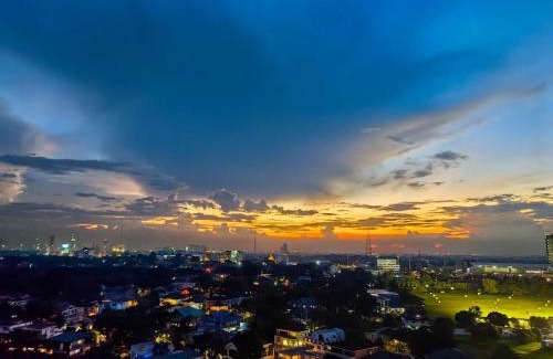 Matandang Balara Apartment | Cozy Oasis, Mountain + Skyline View, Free Pool