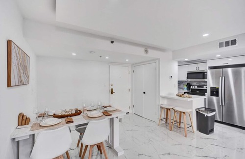 Mid Beach Apartment | Cozy Ocean View Condo/Beach Service/610