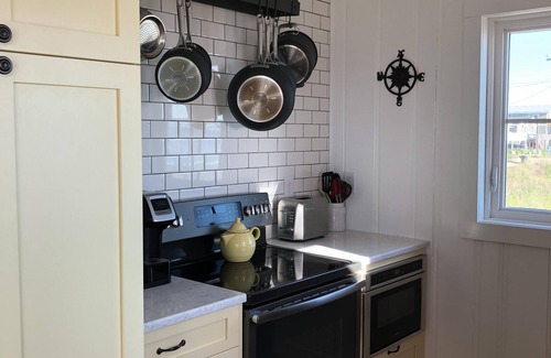 Sea Retreat House | Cozy Oceanfront Cottage with Lovely Ocean Views!