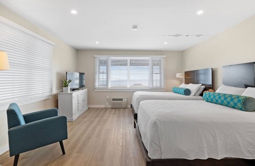 Falmouth Heights Hotel | Cozy Oceanfront Room | 2 Beds + Kitchenette