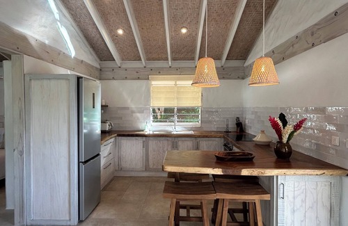Fitii Villa | Cozy Oceanfront Villa with Private Pool & Stunning Moonrise Views