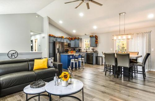 Westwood House | Cozy Ohio Home - Deck, Arcade Games and Near Golfing