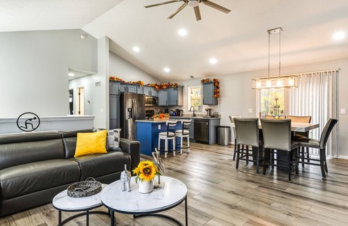 Westwood House | Cozy Ohio Home - Deck, Arcade Games & Near Golfing