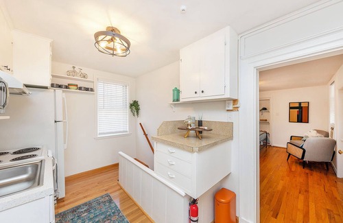 Winchester Apartment | "Cozy on Cameron!" -Historic Downtown Winchester