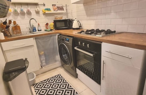 Chatham Apartment | Cozy One Bed Apartment in Gillingham, with Parking included.