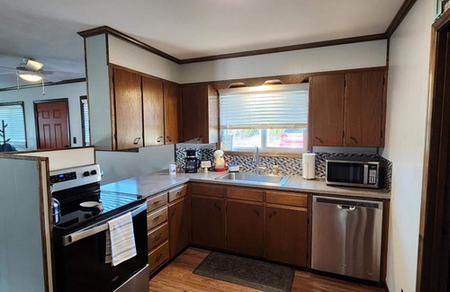Hutchinson Cabin | Cozy One-Bedroom Cabin on Peaceful 38 Acres
