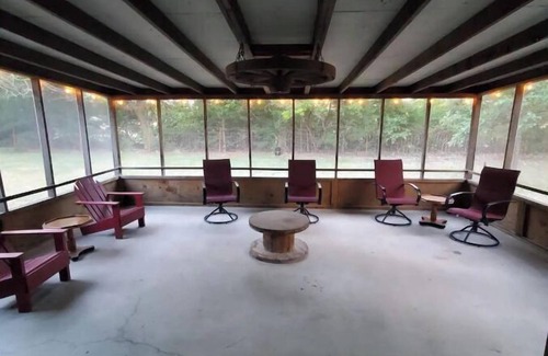 Hutchinson Cabin | Cozy One-Bedroom Cabin on Peaceful 38 Acres