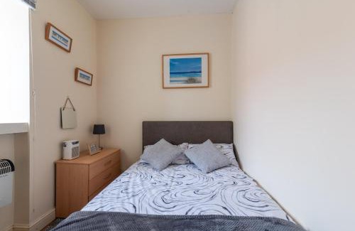 Adamsdown Apartment | Cozy One Bedroom - Cardiff City Centre Apartment