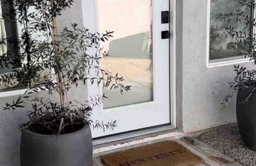 Blenman-Elm Cottage | Cozy One Bedroom Casita