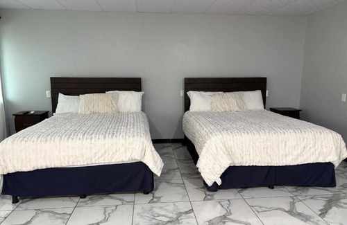Sonsonate Hotel | cozy one bedroom close to beaches and restaurants.